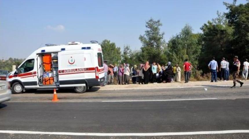 Cenaze Yolunda Kaza: 5 Yaralı