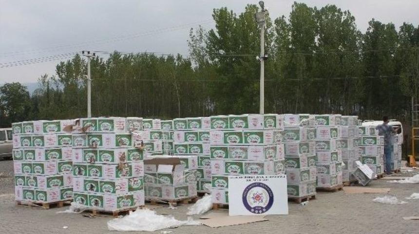 D&uuml;zce&rsquo;de G&uuml;mr&uuml;k Ka&ccedil;ağı 200 Bin Paket Sigara Ele Ge&ccedil;irildi