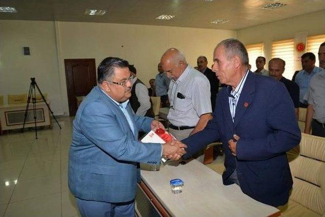 Belediye Başkanı Selim Yağcı&rsquo;dan Bu Defa Da Muhtarlara T&uuml;rk Bayrağı 1