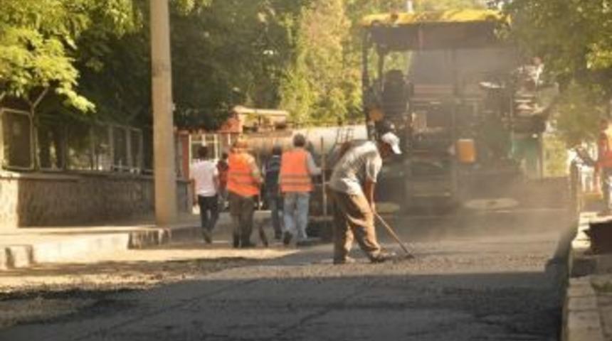 Diyarbakır&rsquo;da Caddelere 211 Bin Ton Asfalt Serildi