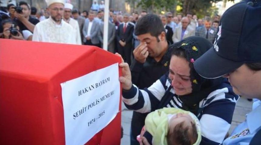 Ka&ccedil;ak&ccedil;ının Minib&uuml;sle &Ccedil;arptığı Polis Memuru Şehit Oldu (3)