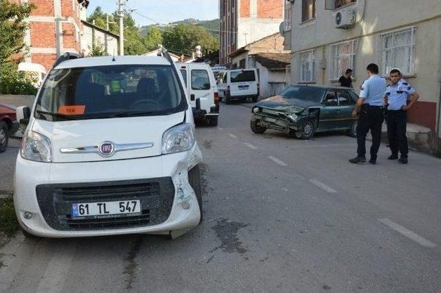 Niksar’da Trafik Kazası: 3 Yaralı