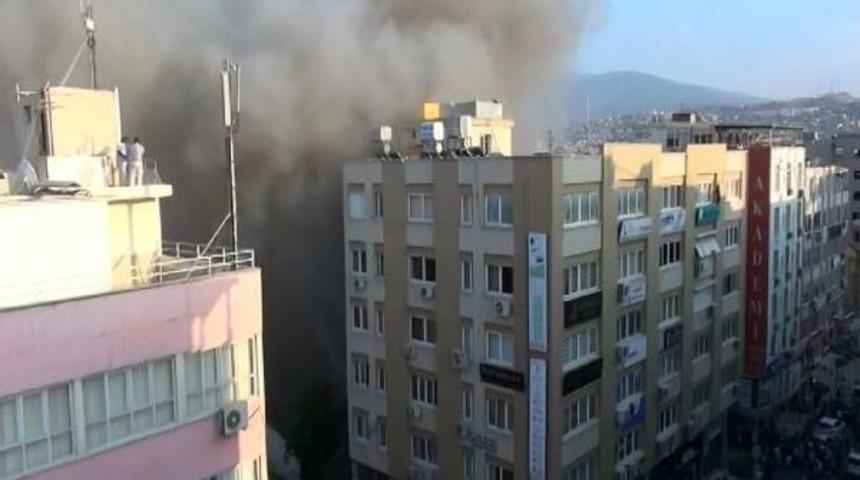 Ahşap Bina Alev Alev Yandı