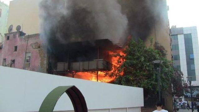 Ahşap Bina Alev Alev Yandı 1