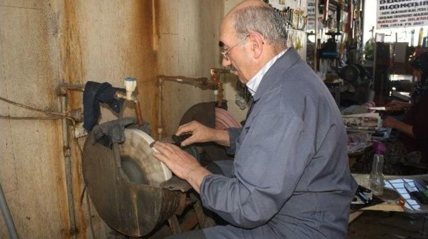 Kastamonu&rsquo;da Bı&ccedil;ak Bileyicileri Kurban Mesaisine Erken Başladı