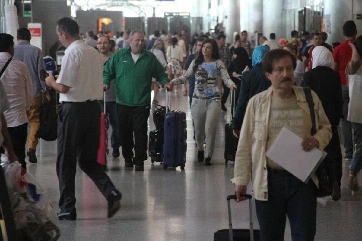 Havalimanında Bayram Yoğunluğu