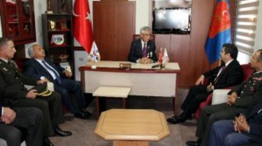 Vali D&uuml;zg&uuml;n Muharip Gaziler Derneği&rsquo;ni Ziyaret Etti