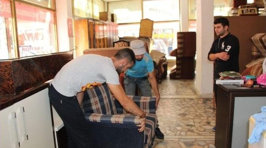 &Ouml;ğrenciler &rsquo;ikinci Elcilerin&rsquo; Y&uuml;z&uuml;n&uuml; G&uuml;ld&uuml;rd&uuml;