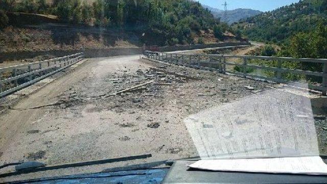 Pkk, Derecik Beldesi'ne Ulaşım Sağlayan Köprüye Zarar Verdi