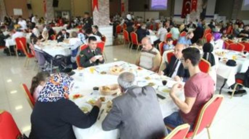 Kocaelili Gaziler Yemekte Buluştu