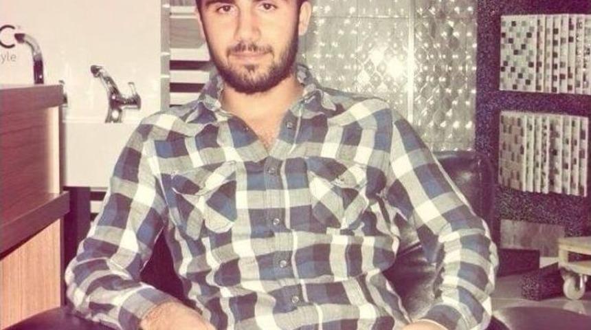 Trafik Kazasında &Ouml;len &Uuml;niversite &Ouml;ğrencisinin Diplomasını Annesi Aldı