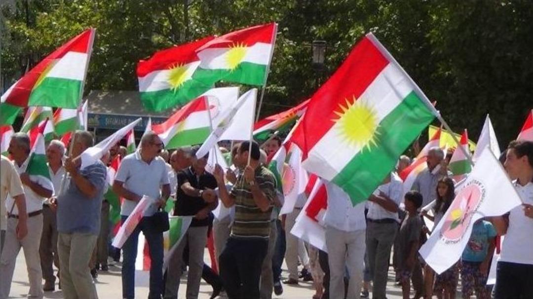 K&uuml;rt Partilerinden Pkk&rsquo;ya Bayraklı Tepki