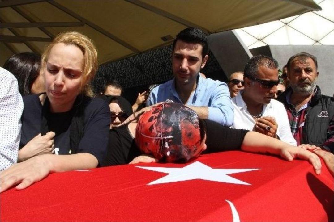 &Uuml;nl&uuml; İsimler Vehbi Din&ccedil;can&rsquo;ı Son Yolculuğuna Uğurladı