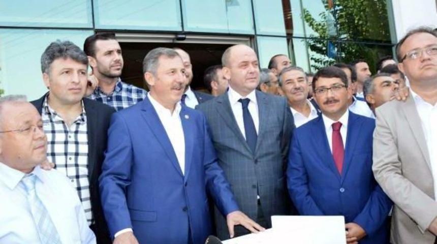 Ak Partili &Ouml;zdağ Spil'e T&uuml;rk Bayrağı Dikecek