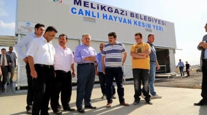 Başkan Dr. Memduh B&uuml;y&uuml;kkılı&ccedil; Serkent Kurban Pazarı Denetiminde
