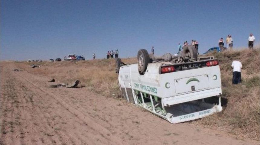 Cenaze Aracı İle Otomobil &Ccedil;arpıştı: 1 &Ouml;l&uuml;