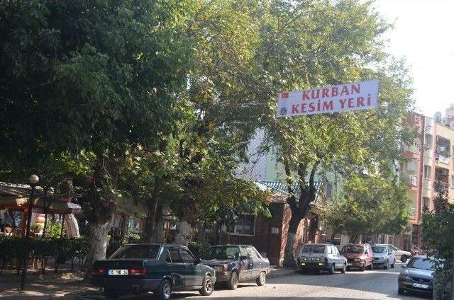 Turgutlu’da Kurban Kesim Yerleri Vatandaşların Hizmetinde