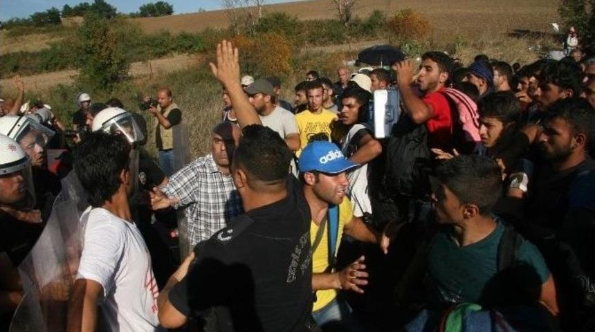 Tem&rsquo;de Sığınmacılar Ve Polis Karşı Karşıya Geldi