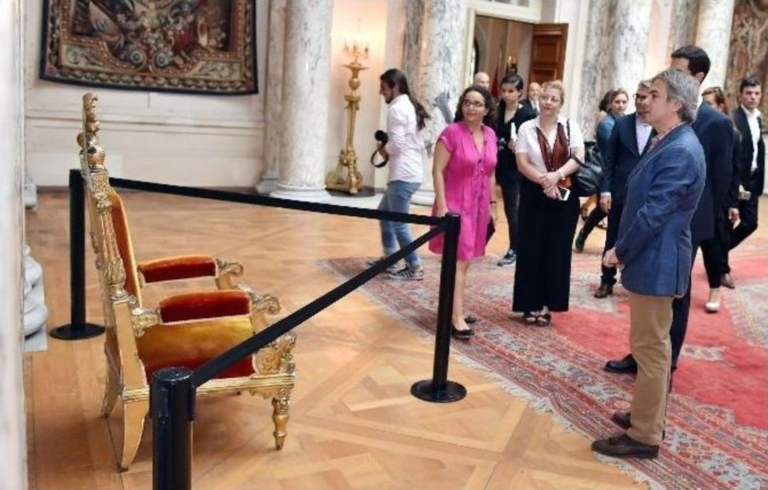 Fransız Sarayı Kapılarını 1 G&uuml;nl&uuml;ğ&uuml;ne Ziyaret&ccedil;ilere A&ccedil;tı