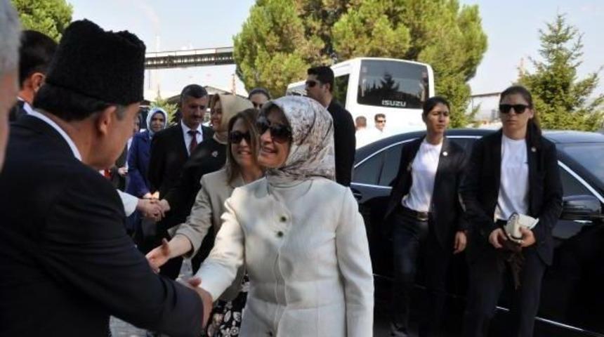 Sare Davutoğlu'ndan Madenci Şehitliğine Ziyaret (2)