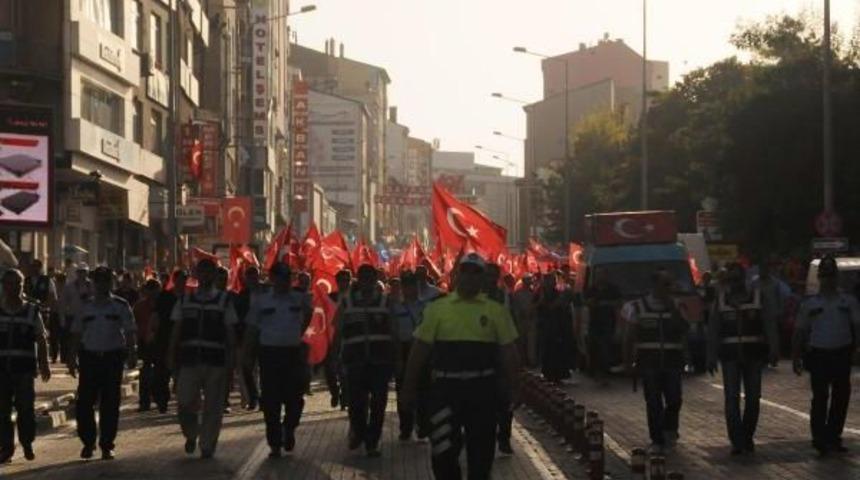 Nevşehir&rsquo;De 'şehitlere Dua Ve Bayrağa Saygı' Mitingi