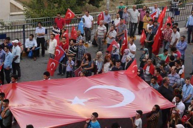 Nevşehir’De 'şehitlere Dua Ve Bayrağa Saygı' Mitingi