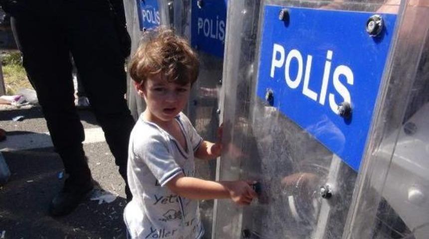 Suriyeliler İstanbul'a G&ouml;t&uuml;r&uuml;lme Korkusuyla Tem'de Yattı (3)