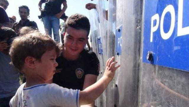 Suriyeliler İstanbul a G&ouml;t&uuml;r&uuml;lme Korkusuyla Tem de Yattı (3) 1