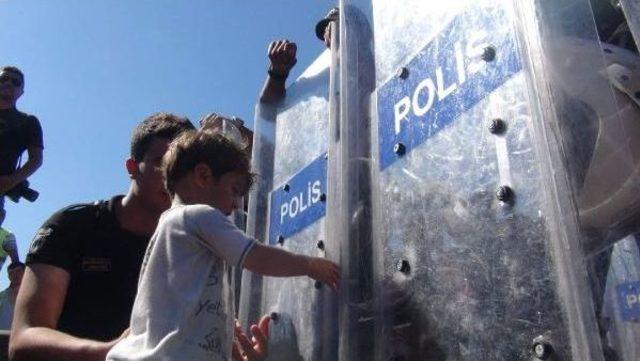 Suriyeliler İstanbul a G&ouml;t&uuml;r&uuml;lme Korkusuyla Tem de Yattı (3) 2