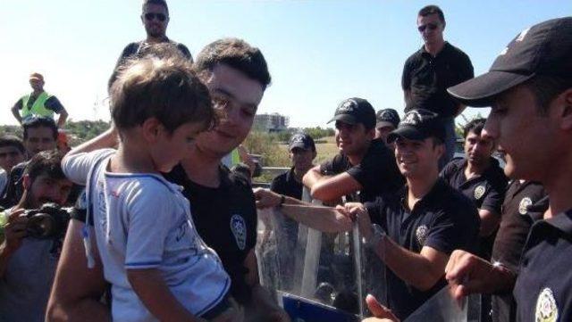 Suriyeliler İstanbul a G&ouml;t&uuml;r&uuml;lme Korkusuyla Tem de Yattı (3) 3