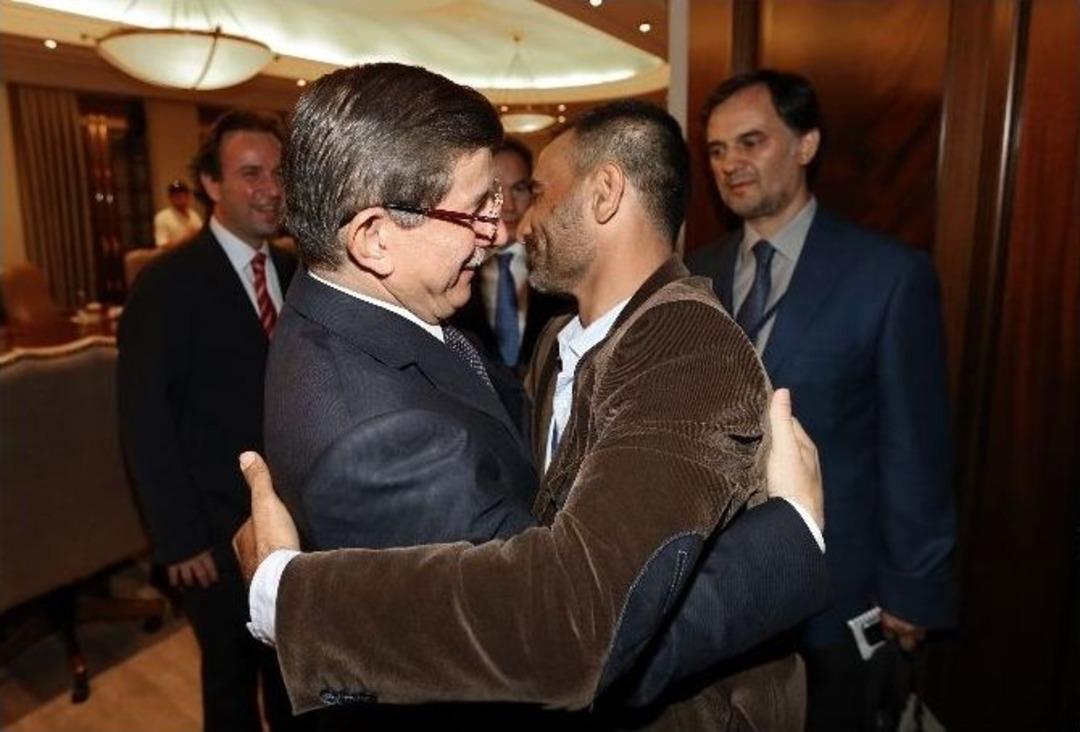 Başbakan Davutoğlu, Suriyeli M&uuml;ltecilerin Temsilcilerini Kabul Etti