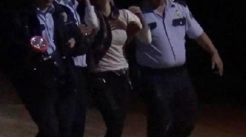 Polis, Inşaatın 3'&uuml;nc&uuml; Katına &Ccedil;ıkan Kadını Intihardan Vazge&ccedil;irdi