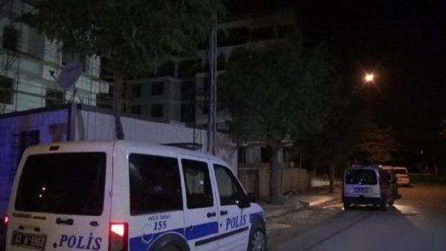 Polis, Inşaatın 3'üncü Katına Çıkan Kadını Intihardan Vazgeçirdi