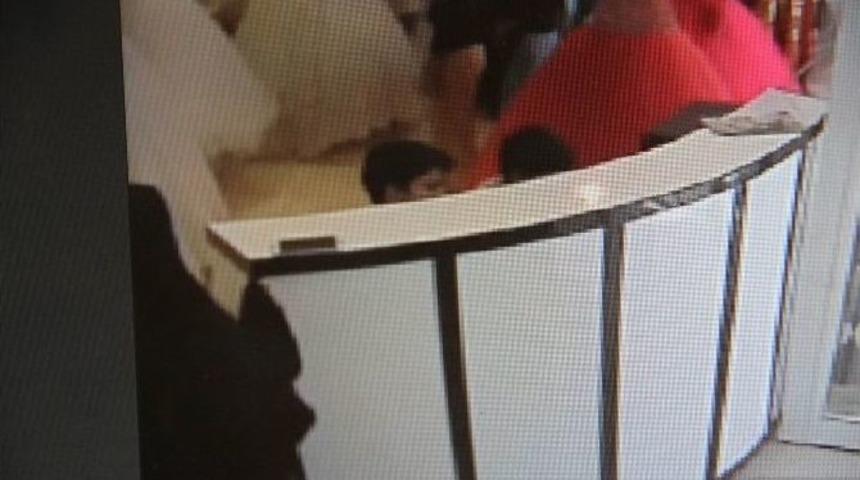 Hırsızlık Yapmak İ&ccedil;in &Ccedil;arşaf Kullandı