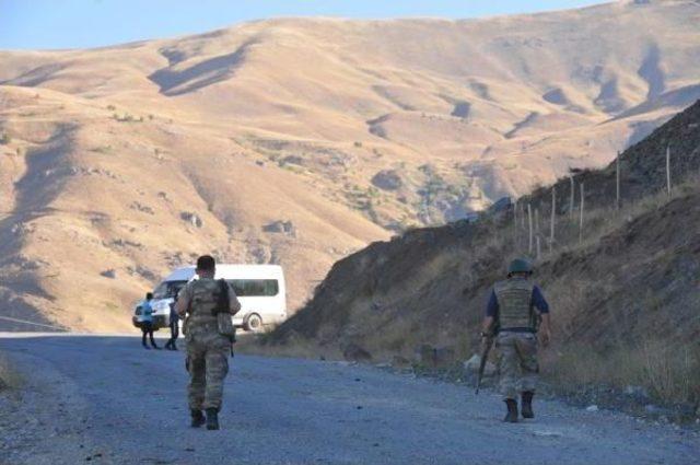 Hakkari'de Minibüsteki Bombayı Patlatan Pkk'lı Parçalandı