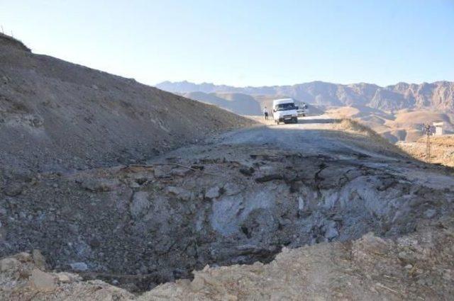 Hakkari'de Minibüsteki Bombayı Patlatan Pkk'lı Parçalandı