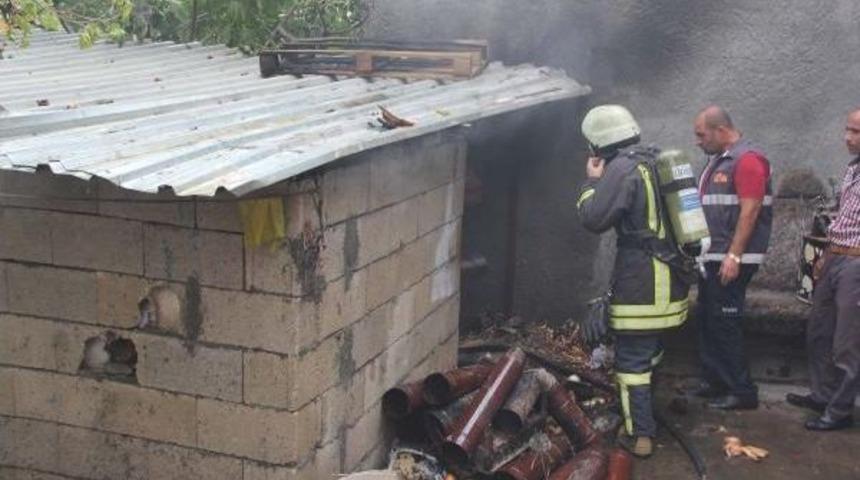 Odunlukta &Ccedil;ıkan Yangın Paniğe Neden Oldu