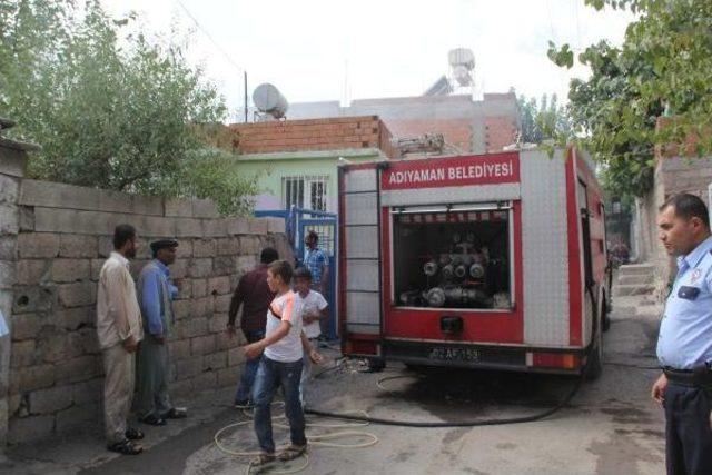 Odunlukta Çıkan Yangın Paniğe Neden Oldu