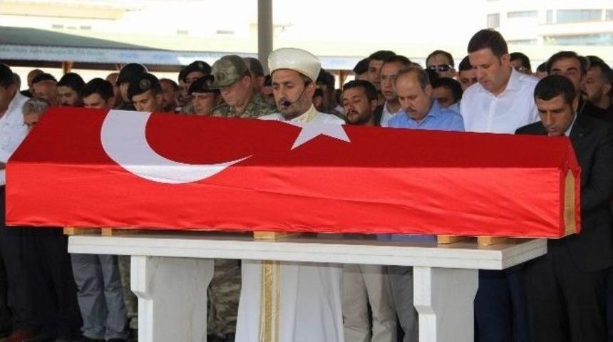 Hakkari&rsquo;de &Ouml;len Asker Memleketi Gaziantep&rsquo;te G&ouml;zyaşları İ&ccedil;inde Defnedildi