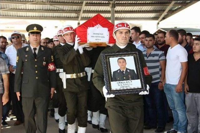 Hakkari’de Ölen Asker Memleketi Gaziantep’te Gözyaşları İçinde Defnedildi