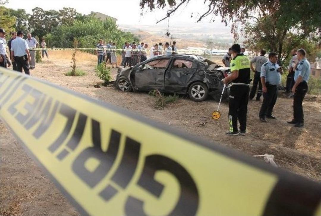 Yayalara Otomobil &Ccedil;arptı: 3 &Ouml;l&uuml;, 2 Yaralı