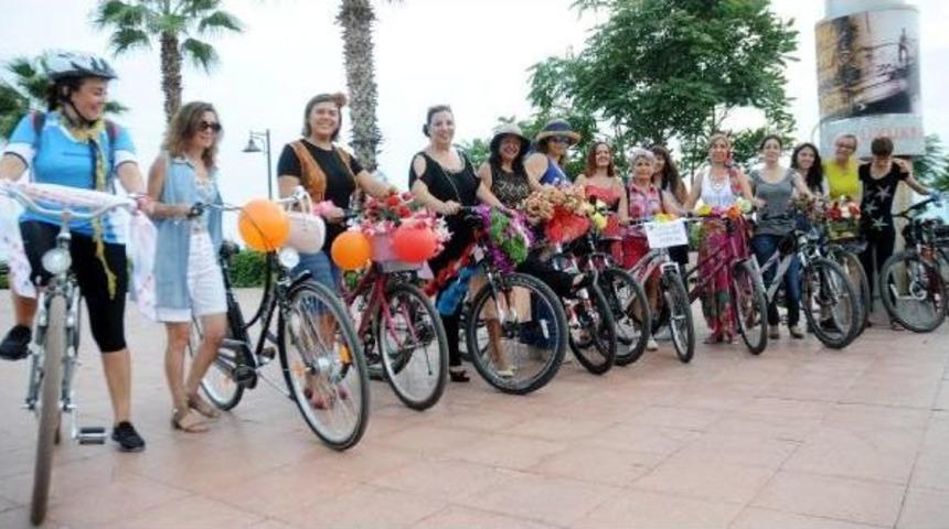 's&uuml;sl&uuml; Kadınlar' Antalya'da Bisiklet Turu Yaptı