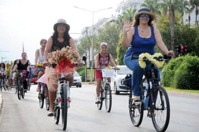  s&uuml;sl&uuml; Kadınlar  Antalya da Bisiklet Turu Yaptı 3