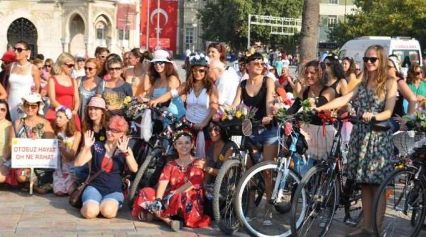 S&uuml;sl&uuml; Kadınlardan Bisiklet Turu