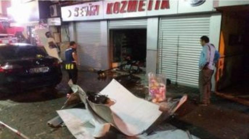 Kozmetik D&uuml;kkanı Yanarak K&uuml;l Oldu