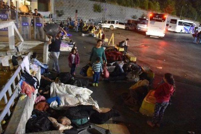Suriyeli Sığınmacıların B&uuml;y&uuml;k B&ouml;l&uuml;m&uuml; Otogardan Ayrıldı 3
