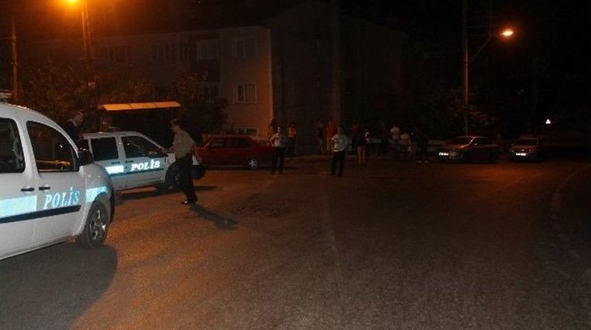 Yolcu Minib&uuml;s&uuml; Binaya &Ccedil;arparak Aşağı U&ccedil;tu: 2 Yaralı