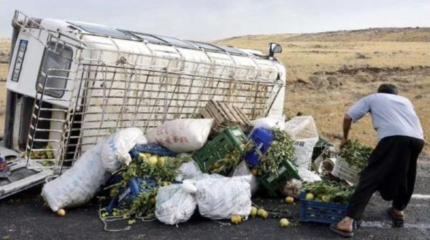 Siverek&rsquo;Te Minib&uuml;s Devrildi: 17 Yaralı