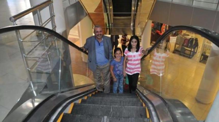 Hakkari'de Y&uuml;r&uuml;yen Merdivenlere Ilgi