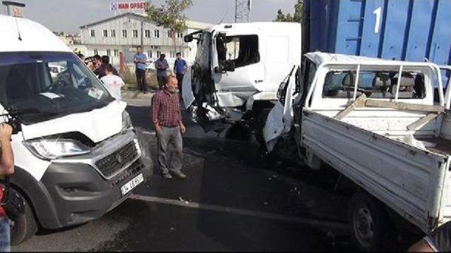 Sancaktepe'de Zincirleme Trafik Kazası